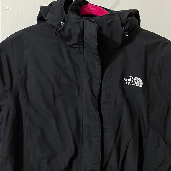 The North Face Women's Black Ski Jacket - Picture 7 of 7